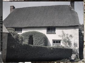 Image représentant Une maison dotée d'un toiture en chaumes