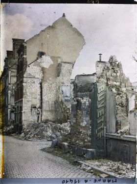 Image représentant Habitations en ruine, rue Eugène Desteuque