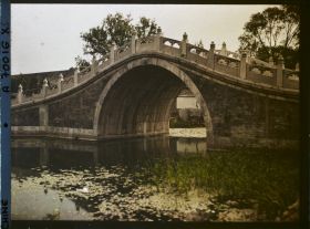 Image représentant Le Banbiqiao (" pont du Demi-Panneau "), palais d'Été Yiheyuan ("  jardin de la Concorde Entretenue  ")