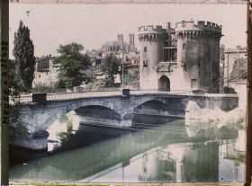 Image représentant France, Verdun, La porte Chaussée et la Meuse