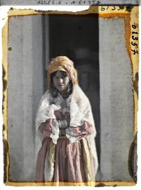 Image représentant Une jeune fille de la tribu des Ouled Sazah (Touggourt)