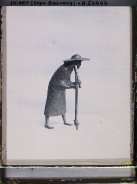 Image représentant Exposition d'art africain, figurine de bûcheron