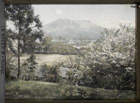 Image représentant Le volcan Sakurajima depuis les hauteurs de la ville