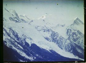Image représentant France Les Alpes, Vallée de Chamonix. Lever de Soleil s/ le Mt Blanc, le Dome et l'aiguille du Goûter (8 hres)