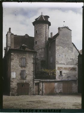 Image représentant Une vieille demeure place de la Mairie (actuelle place Bernad Lhez)