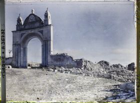 Image représentant Ruines de Konak : le portail encore debout