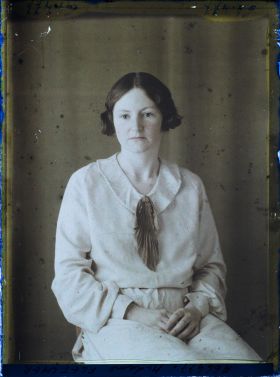 Image représentant https://musee-albert-kahn.s-museum.fr/home/NWQ2OTAwYzNmYjZlZTk1ZWQwODJmMjY4L2dlbmVyaWMtbm90aWNlLXRhYi9hdXRob3JpdHkvNjE3YTc5ZjVjZjhiODk2OGIzMzM3ZDIx/5d6900c3fb6ee95ed082f268/generic-notice-tab/authority/617a79ebcf8b8968b3336d3f Madame B. A. Fletcher