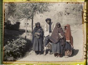 Image représentant Membre d'une famille de nomades (tribu Pachtoun des Nurzaïs ?)