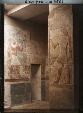 Image représentant Pilier et porte menant au tombeau de Mérytéti fils de Mérérouka