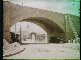 Image représentant France, Thiancourt, Vue vers l'Eglise et Pont de la nouvelle ligne de Metz