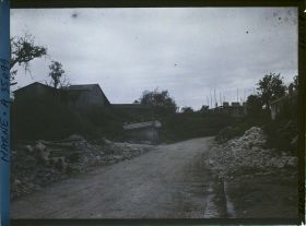 Image représentant France, Binarville (Meuse), Reconstruction sur la route des Autry à Vienne le Château