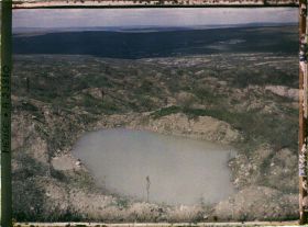 Image représentant France, Verdun, Fort du Douaumont Trou d'Obus sur le fort