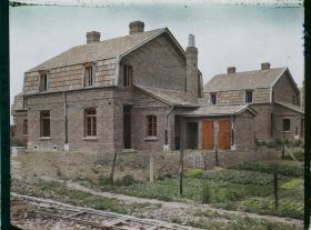 Image représentant France, Airon près de Lens, Corons des mines de Liévin - La rue Pascal Type d'une maison