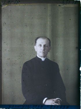 Image représentant L' https://musee-albert-kahn.s-museum.fr/home/NWQ2OTAwYzNmYjZlZTk1ZWQwODJmMjY4L2dlbmVyaWMtbm90aWNlLXRhYi9hdXRob3JpdHkvNjE3YTc5ZjVjZjhiODk2OGIzMzM3ZDIx/5d6900c3fb6ee95ed082f268/generic-notice-tab/authority/617a79ebcf8b8968b3336890 abbé Béringer