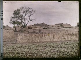 Image représentant Les abords d'un village mandchou