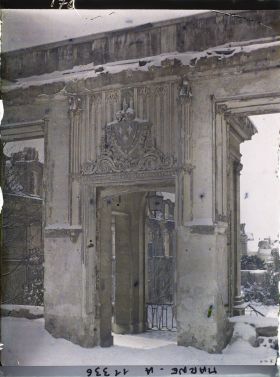 Image représentant Entrée de la salle des Rois en ruine, ancien archevêché (actuel palais du Tau)