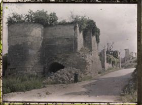 Image représentant France, Entrée de Coucy, porte de Chauny