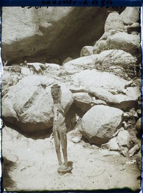Image représentant Statuette du fétiche Ogoun dans la montagne