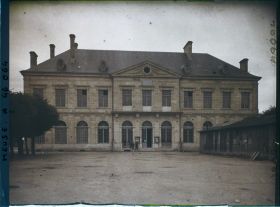 Image représentant France, Etain , Hôtel de ville autre aspect