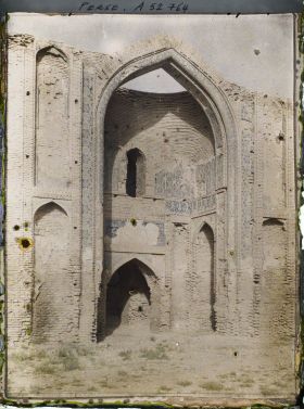 Image représentant L'iwan de la Masdjid-i-Djouma (Mosquée du Vendredi ou Grande mosquée, 1322)