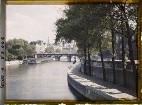 Image représentant Le quai de Conti, le Pont-Neuf et le quai des Orfèvres sur l'île de la Cité depuis le pont des Arts