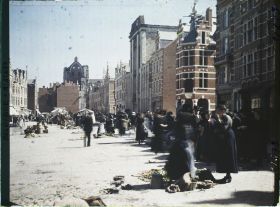 Image représentant Belgique, Louvain, Place du Marché un jour de marché