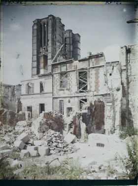 Image représentant France, Noyon, Ruines de l'ancien Evêché et la Cathédrale