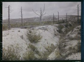 Image représentant France, Tranchée près des Monts