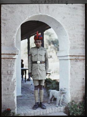 Image représentant Gendarme hindou et chien