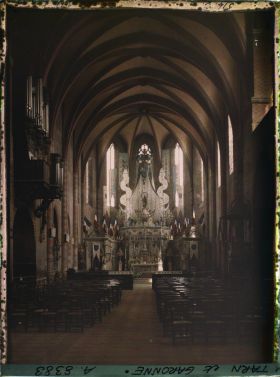 Image représentant La nef de l'église Saint-Pierre