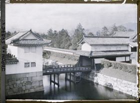 Image représentant Palais du Nijô-jô : douves intérieures, entrée du Honmaru et bâtiments yagura et watari-yagura