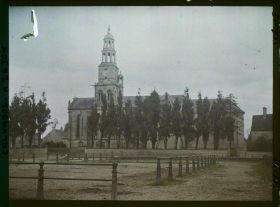 Image représentant Place du marché et l'église Saint-Patrice