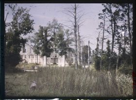Image représentant France, Longpont, L'Abbaye vue de la route de Corcy