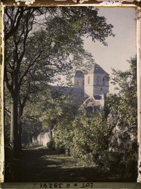 Image représentant France, Gourdon (Lot), Les tours de l'Eglise St Pierre, vue prise de la promenade du Château