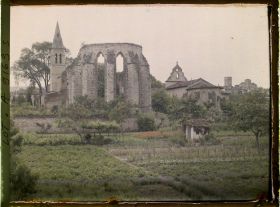 Image représentant France, Cahors, Ruines des Jacobins Vue d'ensemble, au fond le Palais du Pape Jean XXII