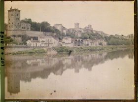 Image représentant France, Cahors, Vue sur la vieille ville comme 9159 et 9160 mais prise du faubourg Cabessut