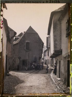 Image représentant France, Bielle (Vallée d'Ossau), Sarrancolin. Une rue