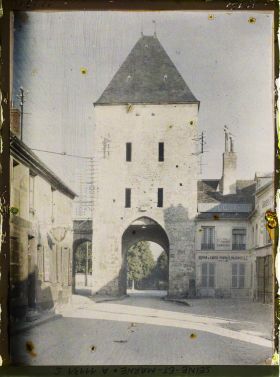 Image représentant France, Moret, Vue sur le Loing, la porte Est de la Ville