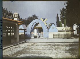 Image représentant L'Exposition des arts décoratifs, Entrée du Village du Jouet, quai d'Orsay, emplacement square Favert
