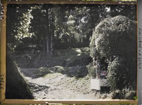 Image représentant Un reposoir sur le parcours de la Grande Troménie