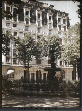 Image représentant Le square des Nations et l'hôtel Radio