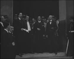 Image représentant Les engagés volontaires célèbrent l'anniversaire de leur enrôlement aux Invalides