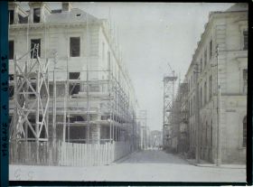 Image représentant France, Reims, Vue prise de l'Hôtel de Ville vers la Place Royale ; à dte la Banque de France