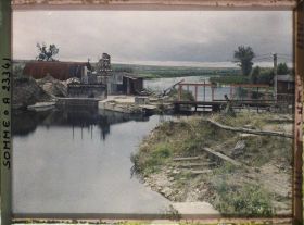 Image représentant France, Péronne, La Somme ; dans le fond, la Maisonnette
