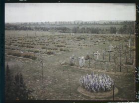 Image représentant France, Péronne, Le Cimetière vu de la porte