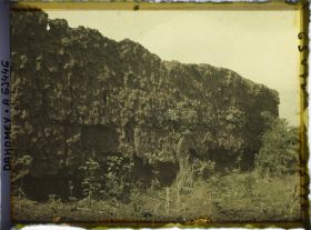Image représentant Mur d'enceinte du jardin de  null Guézo
