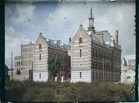 Image représentant France, Lens, Hôtel de Ville, derrière du Monument