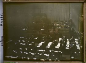 Image représentant Cinquième assemblée annuelle de la Société des Nations (SDN) à Genève. L'intérieur de la Salle de la Réformation