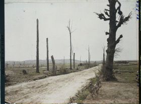 Image représentant Belgique, Kemmel, La route de Locre au Kemmel, le Mont Rouge et le Village de Locre