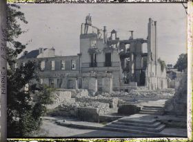 Image représentant France, Reims, Rue St Pierre les Dames, vue prise de la Cour de la Congrégation